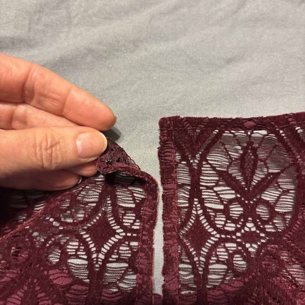 Laundry By Shelli Segal Maroon Lace Top Medium. Lined. goth - Picture 3 of 10